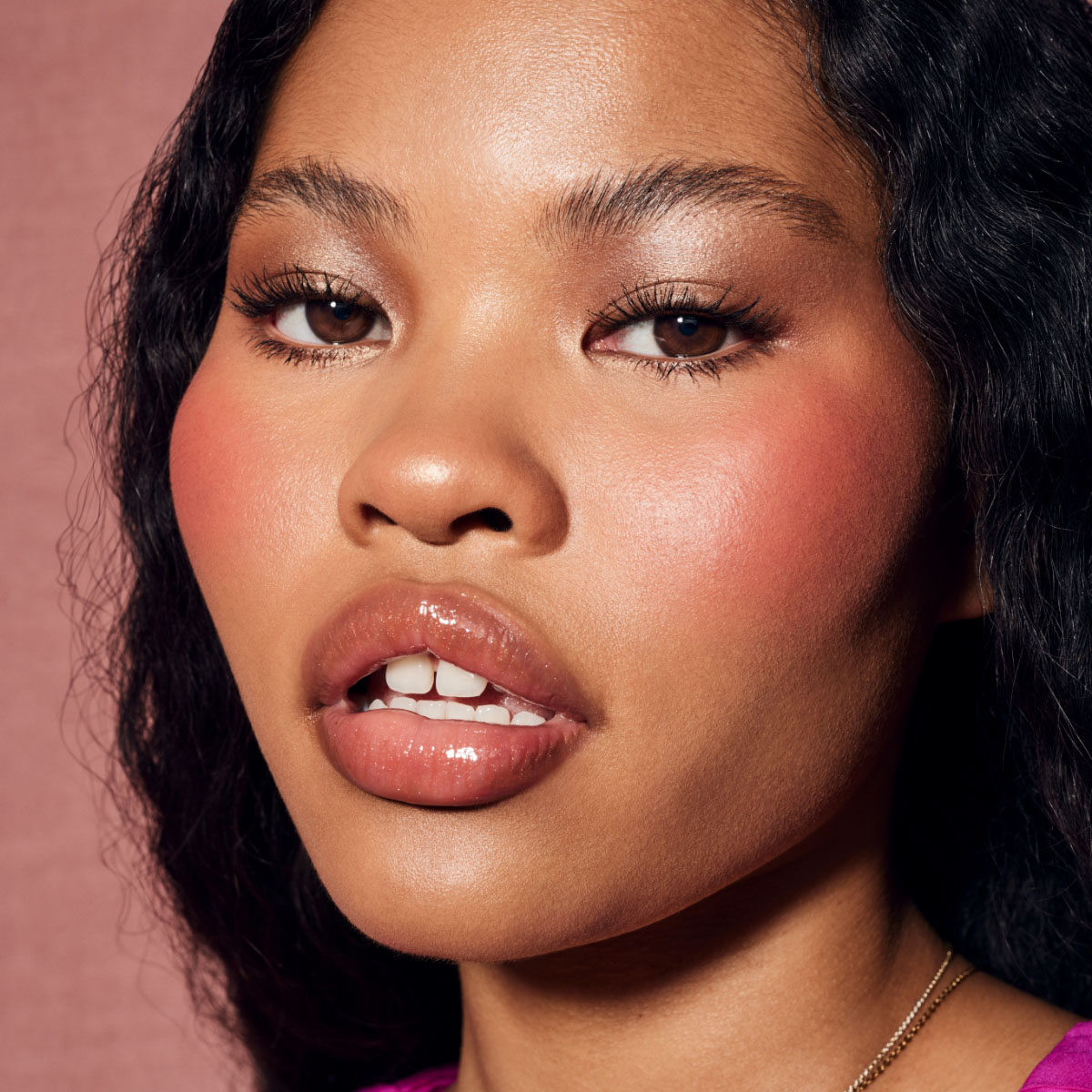 FENTY CHEEKS SUEDE POWDER BLUSH (RUBOR PARA MEJILLAS)